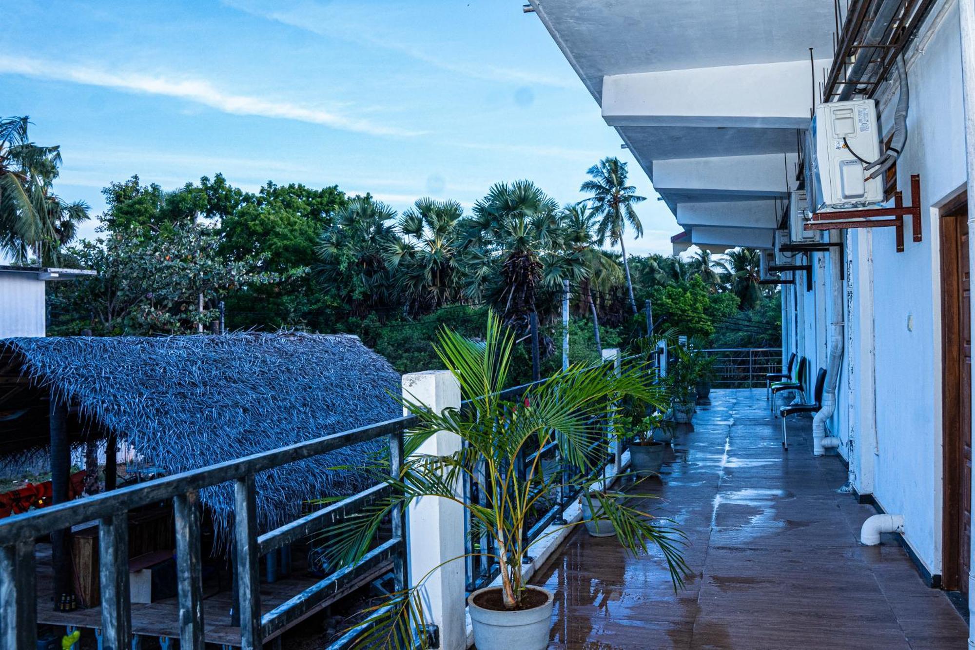 Theevanni Resort Trincomalee Exterior photo